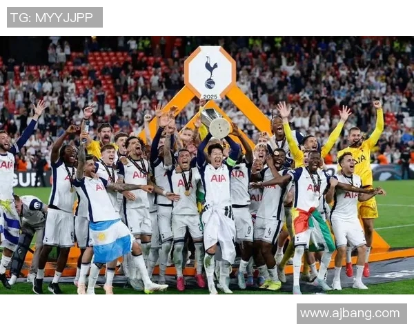 热刺主场惊险2比1战胜曼联，孙兴民梅开二度成为大赢家