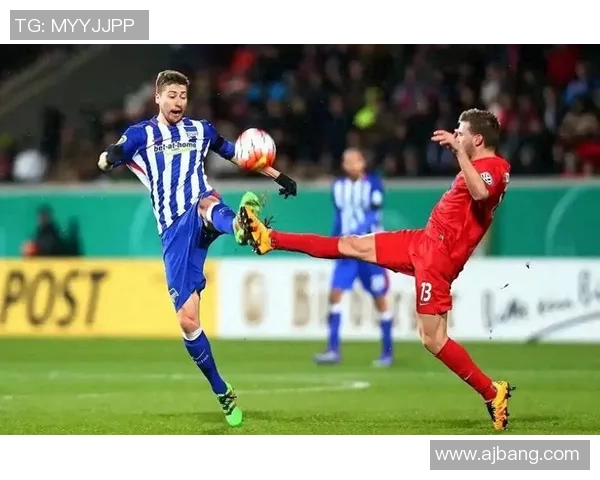 沙尔克04降级危机凸显，再遭惨败难掩困境